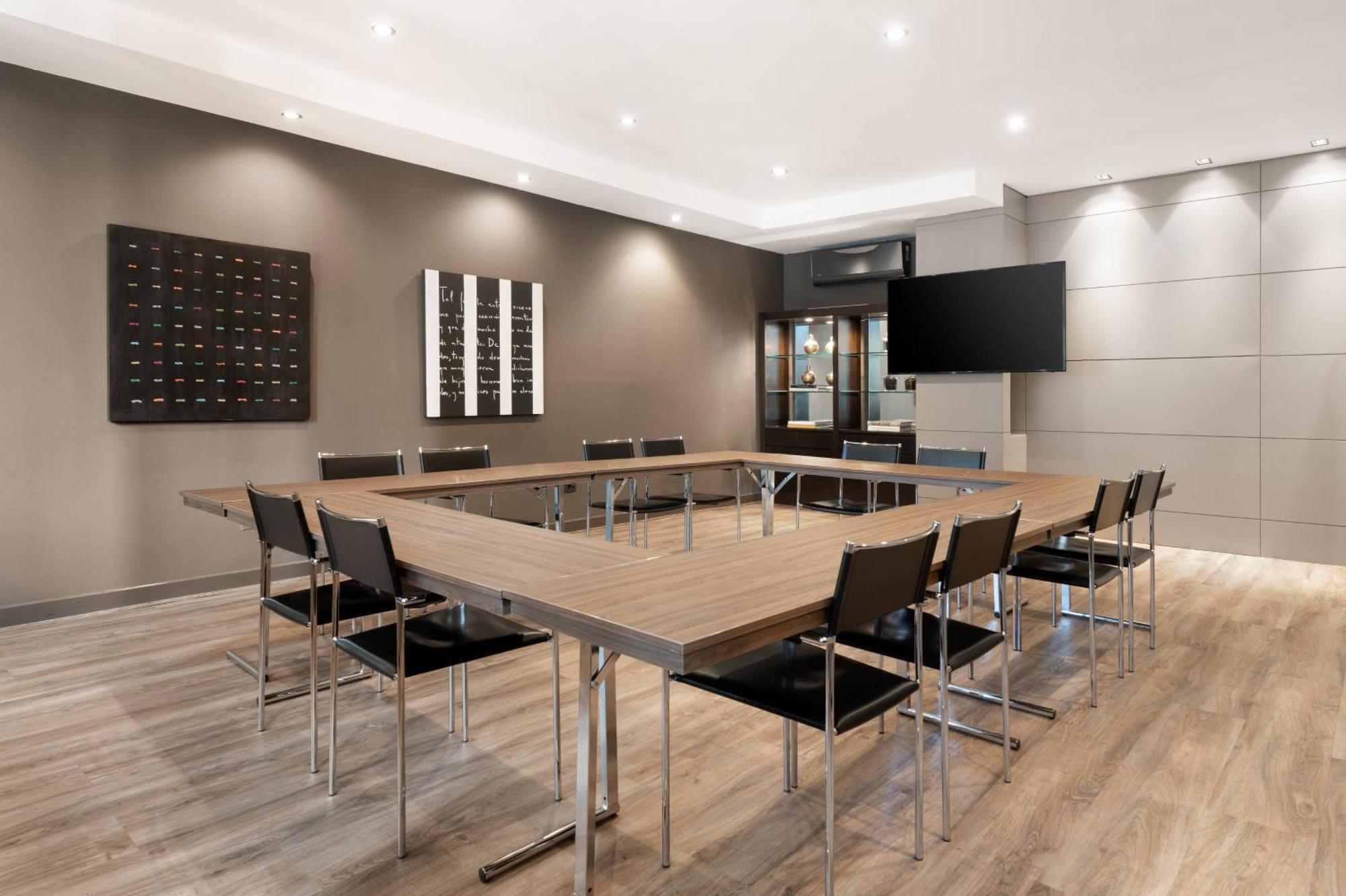 Ac Hotel Ponferrada By Marriott Buitenkant foto
