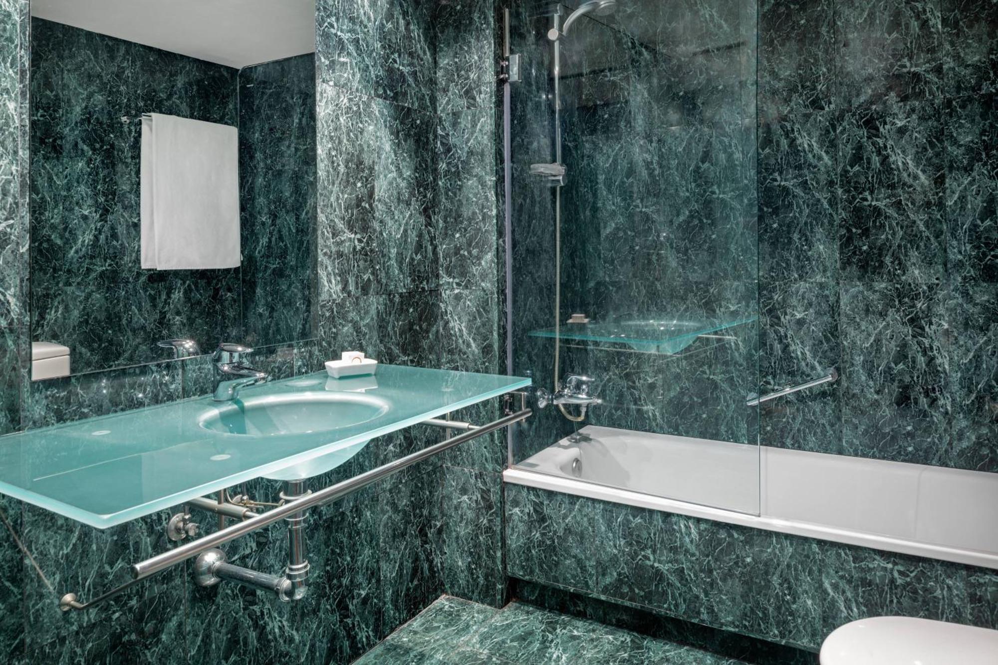 Ac Hotel Ponferrada By Marriott Buitenkant foto